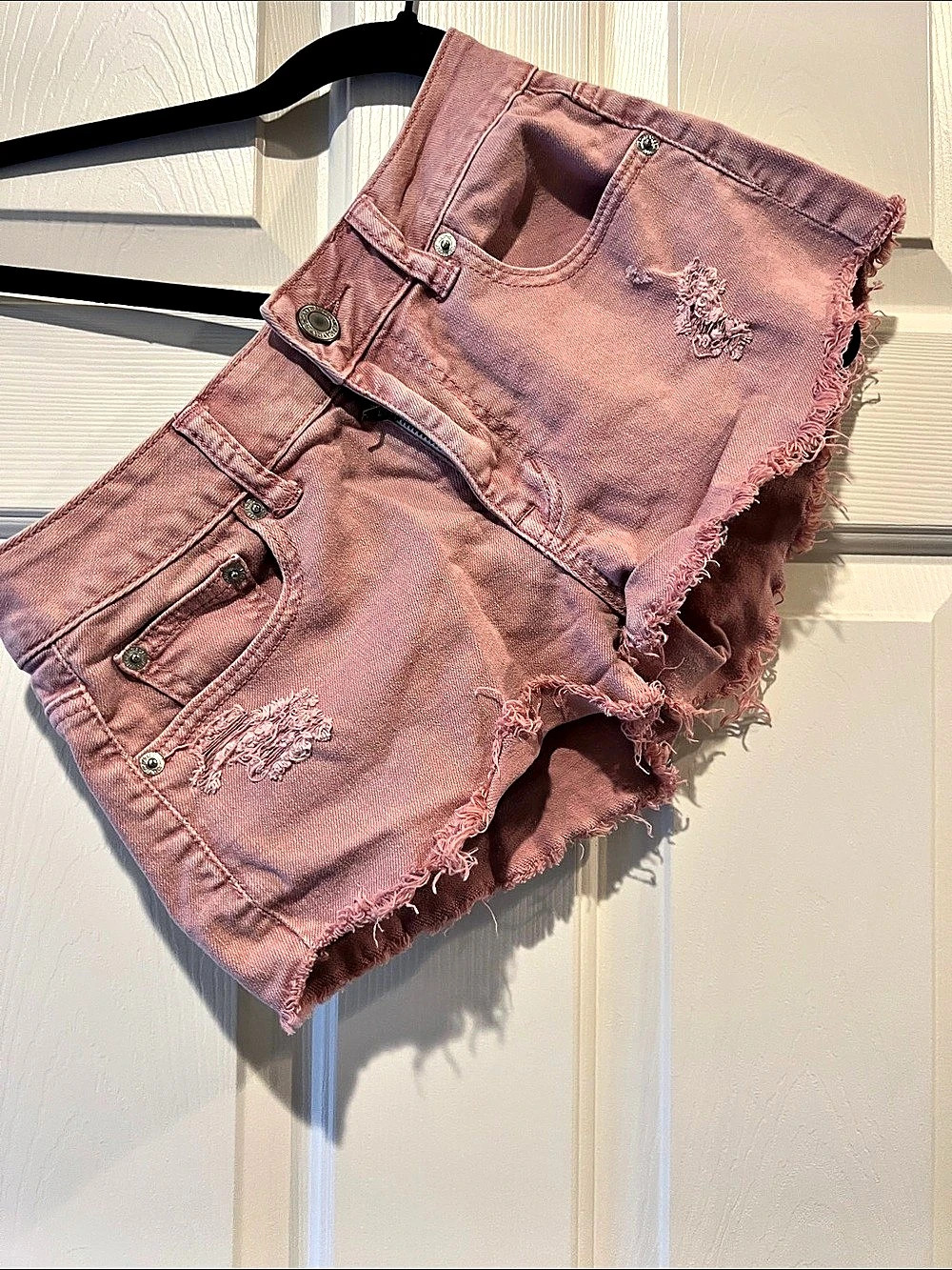 American eagle Women's Distressed Jean Shorts in Pink